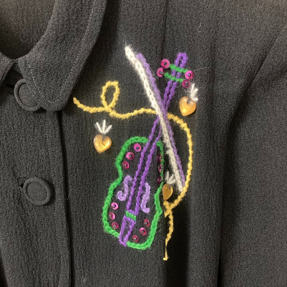 Vintage 1940s Cartwright Black Crepe Collared Dress with Embroidered Violin - 6 - Picture 3 of 12